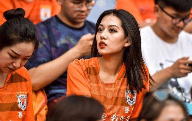 李恩美的大胸